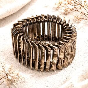 Gold Tone Bold Link Stretch Statement Bangle Bracelet